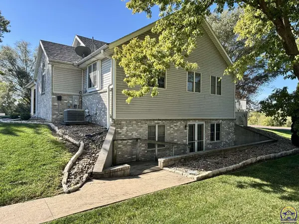 92 Lakeshore DR, Marion, KS 66861