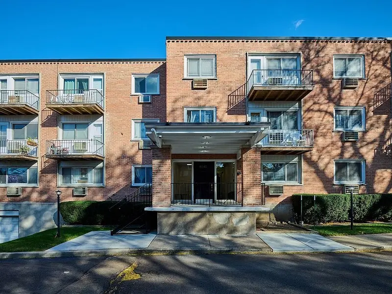 8541 Lotus AVE #811, Skokie, IL 60077