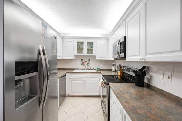 5855 MIDNIGHT PASS RD #611, Sarasota, FL 34242