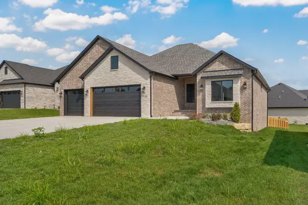 2124 N Sun Valley DR, Springfield, MO 65802