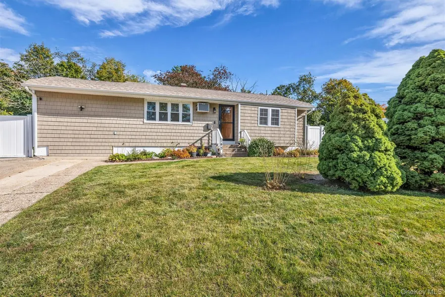 143 Dovecote LN, Central Islip, NY 11722
