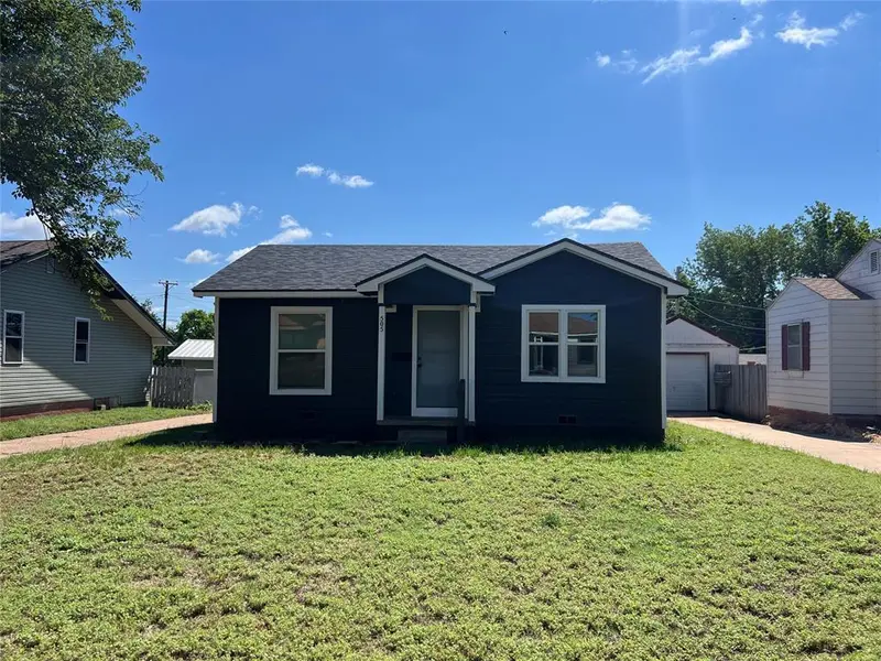 505 S 11th ST, Clinton, OK 73601