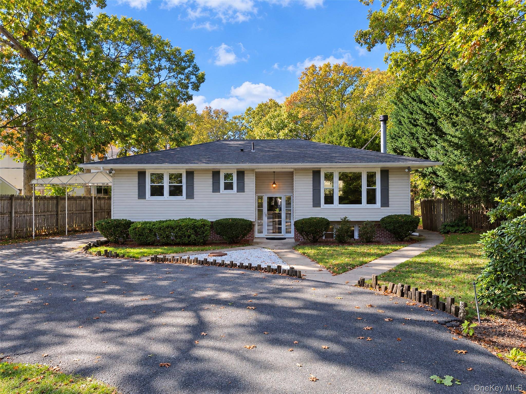 1065 Park AVE, Huntington, NY 11743