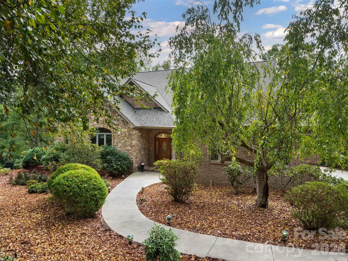 612 Holt LN, Asheville, NC 28803