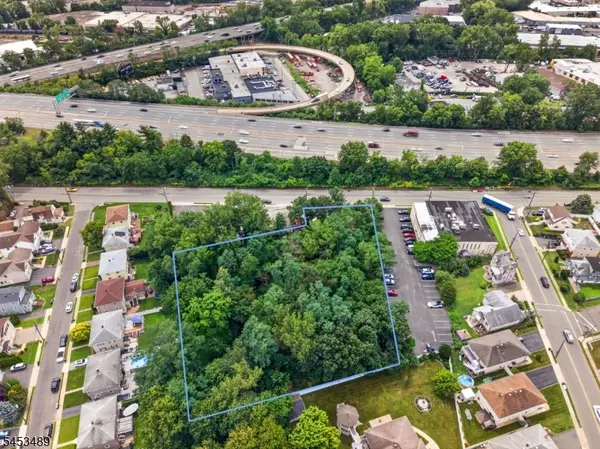 251 Molnar Dr, Elmwood Park Boro, NJ 07407