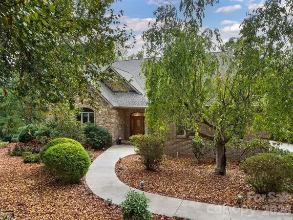 612 Holt LN, Asheville, NC 28803