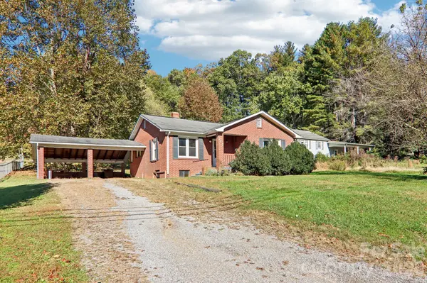 81 Clement ST, Waynesville, NC 28786