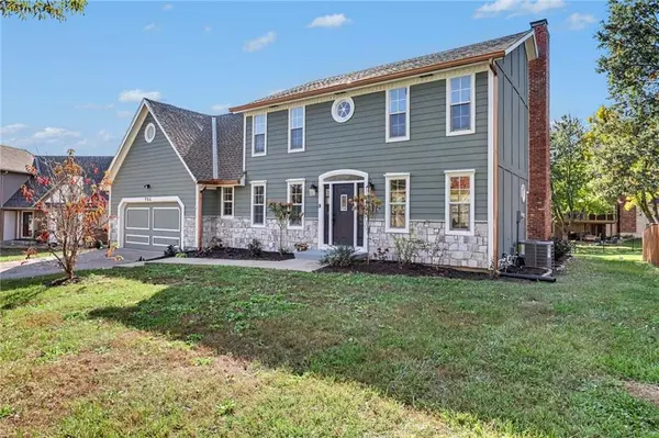 904 NE Lakeside CT, Blue Springs, MO 64014