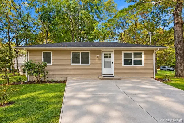 141 Suffolk AVE, Flanders, NY 11901