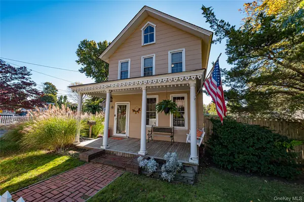 22 Grant AVE, Farmingdale, NY 11735