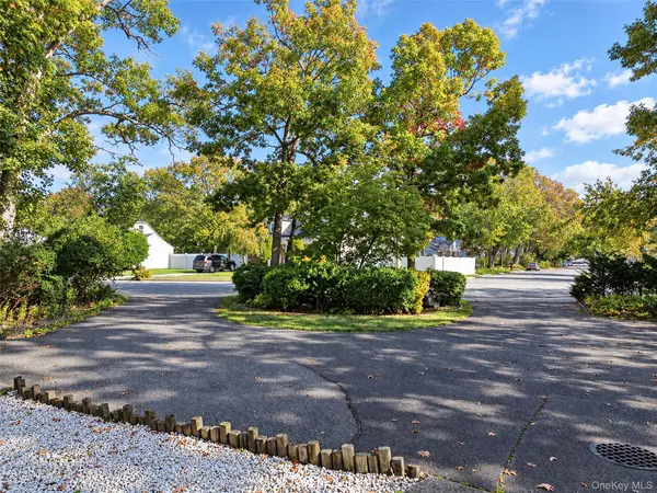 1065 Park AVE, Huntington, NY 11743
