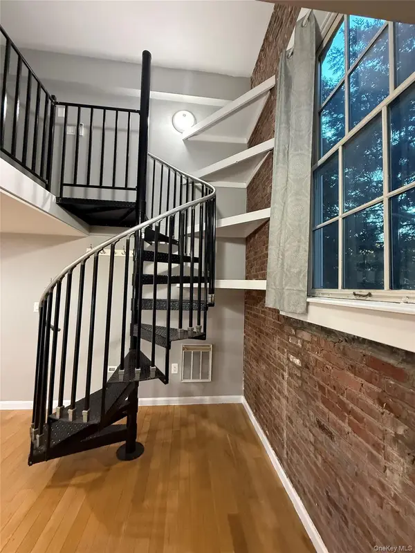94 Fourth AVE #213, Bay Shore, NY 11706
