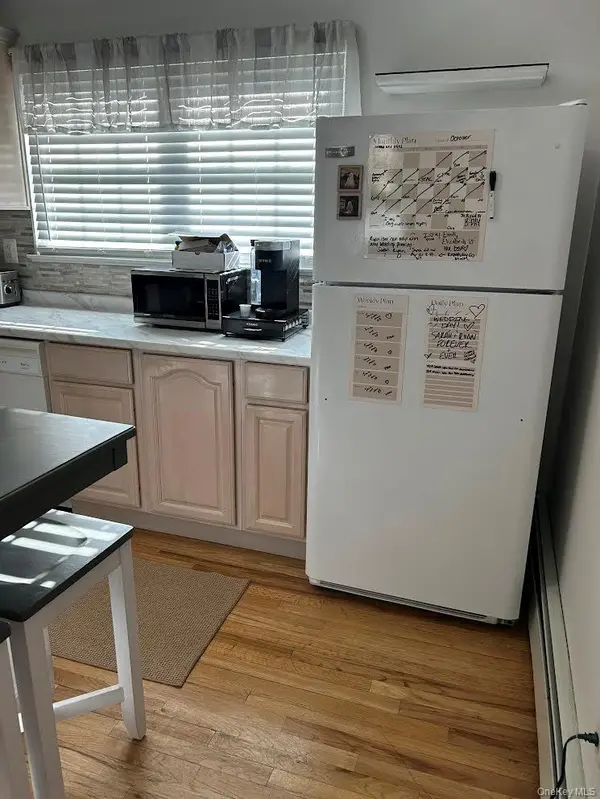 11 Sexton PL #2, Farmingdale, NY 11735