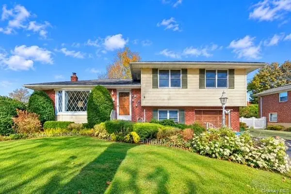 7 Goldfield ST, Melville, NY 11747