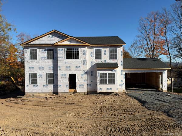 4 Lindenwood LN, Newburgh, NY 12550