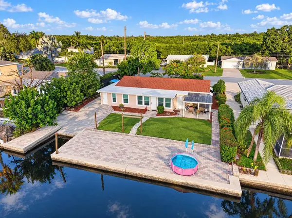 9398 SUN ISLE DR NE, St Petersburg, FL 33702