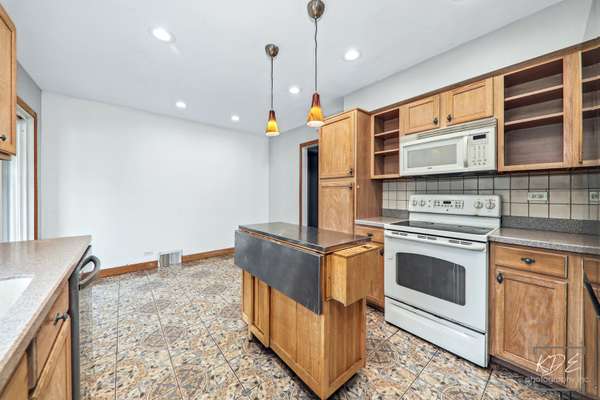931 S Harvard AVE, Villa Park, IL 60181