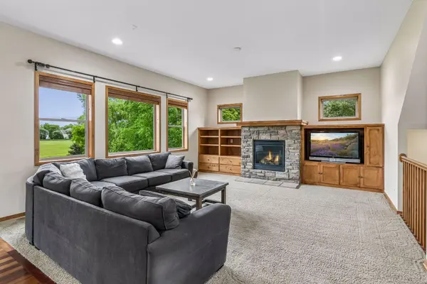 18274 Imagery LN, Lakeville, MN 55044