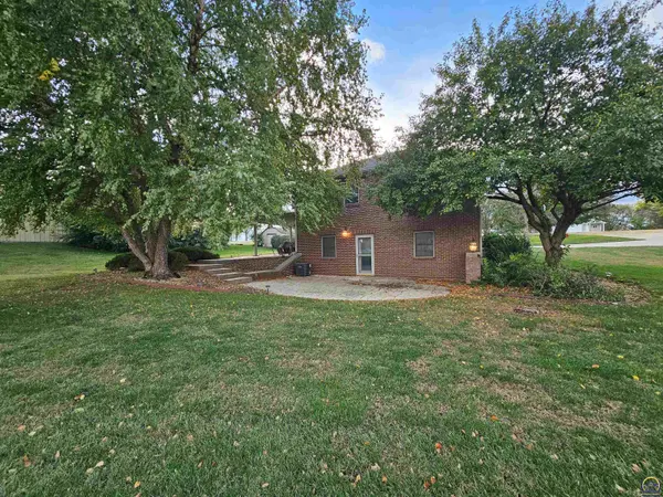 1218 Hometown Dr, Marysville, KS 66508
