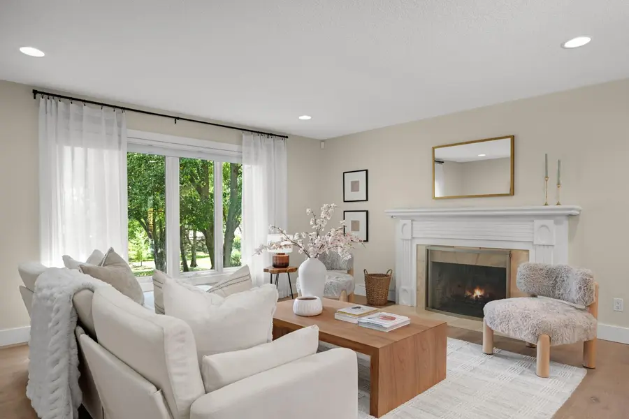 7204 Glouchester DR, Edina, MN 55435