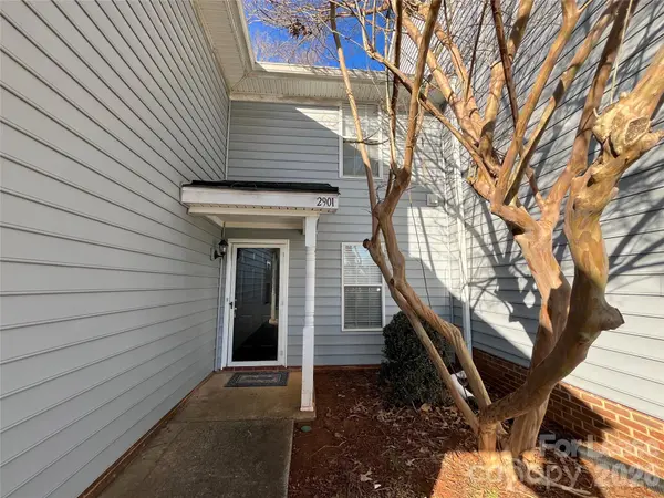 2901 Iron Gate LN, Charlotte, NC 28212