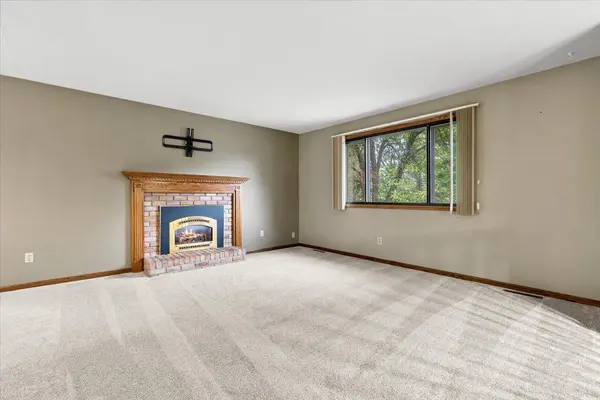 566 Donegal CIR, Shoreview, MN 55126