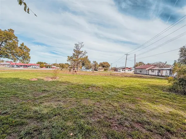 318 N 1st ST, Anadarko, OK 73005
