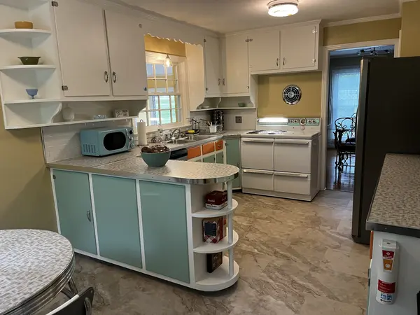 1310 Trotwood Ave, Columbia, TN 38401