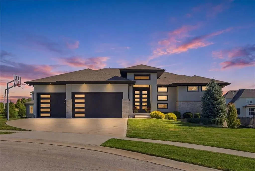 17505 Manor ST, Overland Park, KS 66085