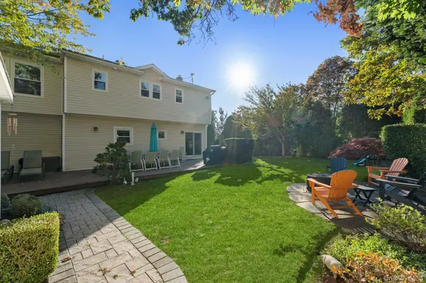 11 Elaine DR, Sayville, NY 11782