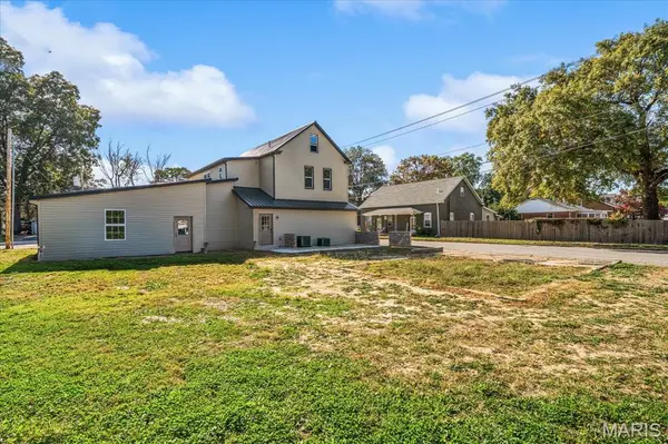 319 W Laurel ST, Millstadt, IL 62260