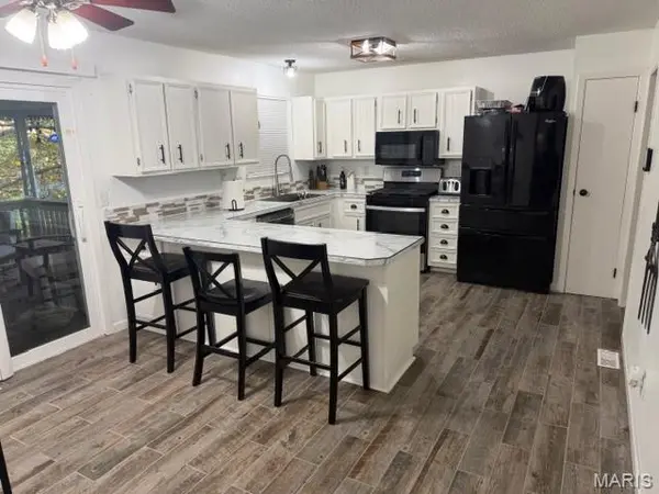 1028 Lanawood CT, Florissant, MO 63031