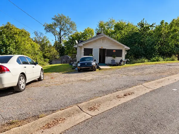 705 9th St, Clarksville, TN 37040