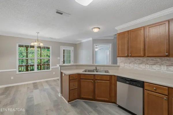 220 El Grande Lane, Lenoir City, TN 37771