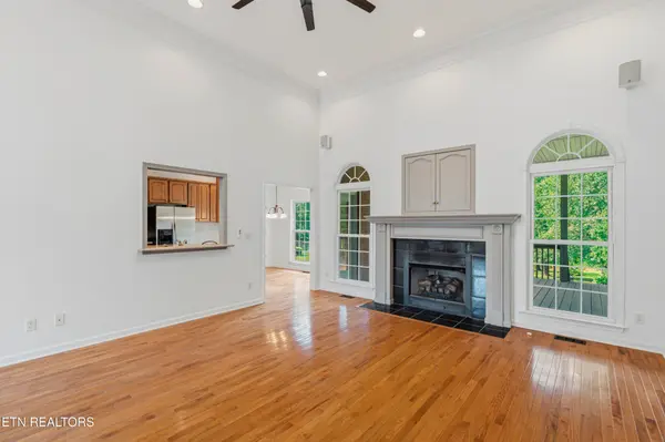 267 Paradise Lane, Jacksboro, TN 37757