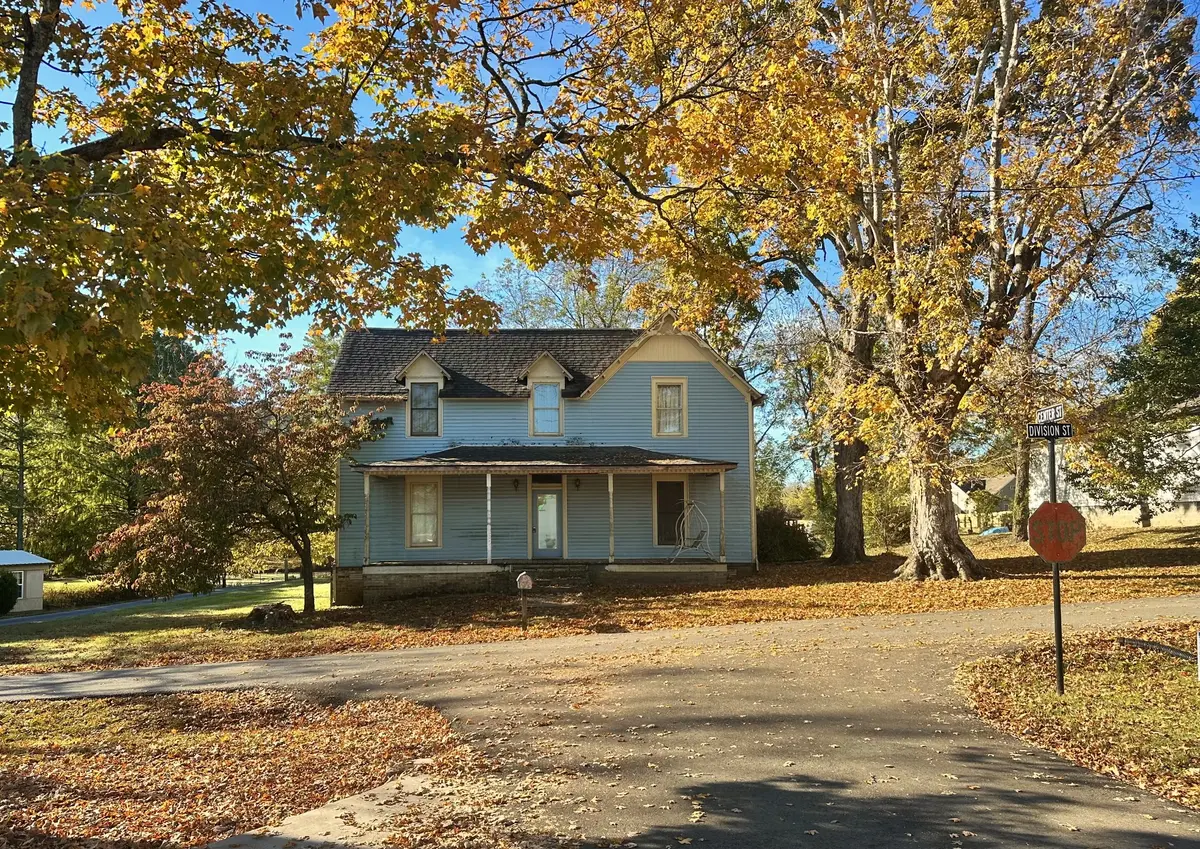 110 Division St, Normandy, TN 37360