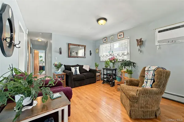 12A Pauchogue AVE, East Islip, NY 11730