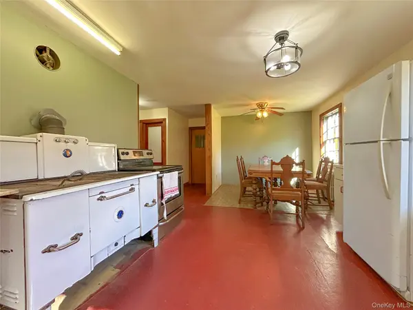45 College LN, Millbrook, NY 12545