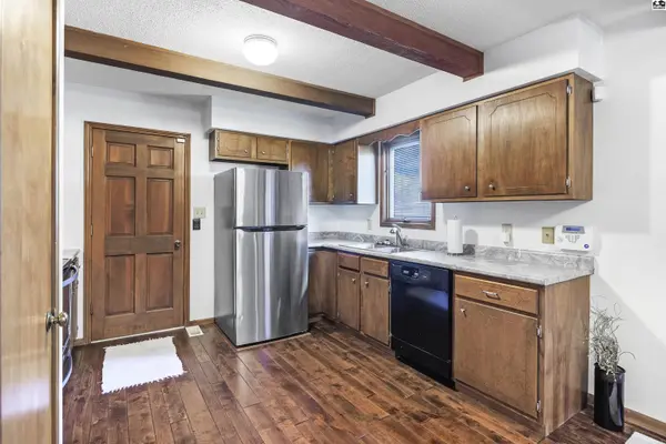 810 W 25th Ave, Hutchinson, KS 67502