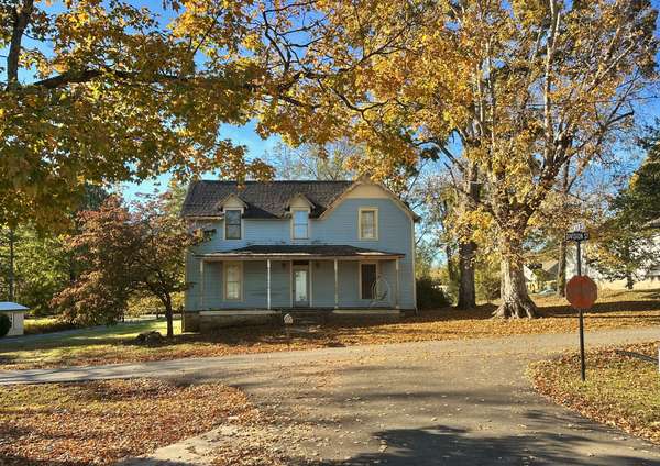110 Division St, Normandy, TN 37360