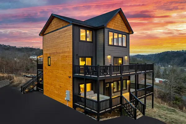 1279 Upper Middle Creek Rd, Sevierville, TN 37876