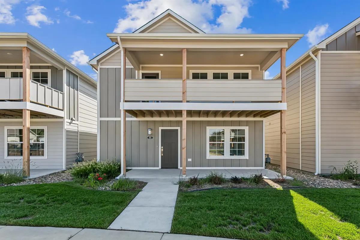 405 E Douglas Ave, Andover, KS 67002
