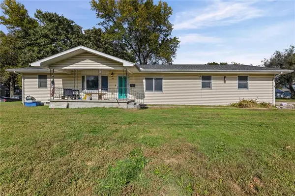 623 S Sycamore ST, Iola, KS 66749
