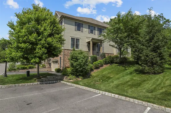 8 Langeloth DR, Cortlandt Manor, NY 10567