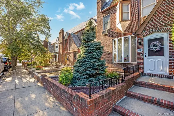 88-23 Rutledge AVE, Glendale, NY 11385