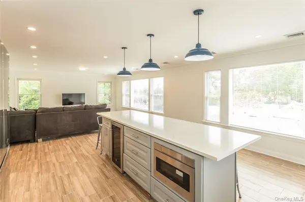 70 Sheridan, Hewlett, NY 11557