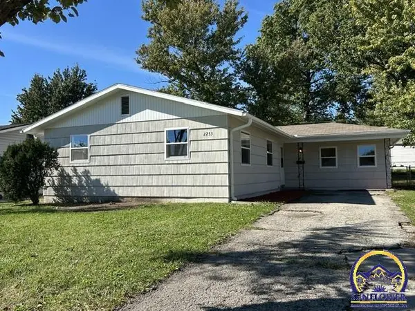 2233 SE Swygart ST, Topeka, KS 66605