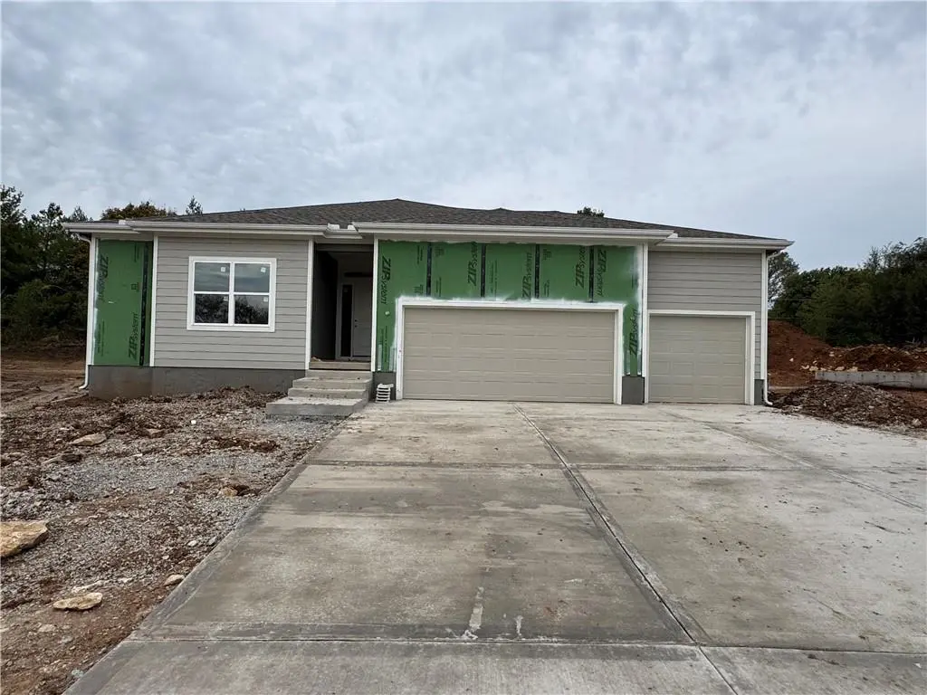 12192 Emerald ST, Olathe, KS 66061