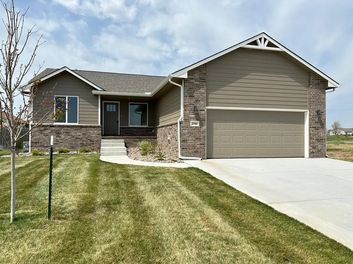 2701 N Mainsgate  Dr, Augusta, KS 67010