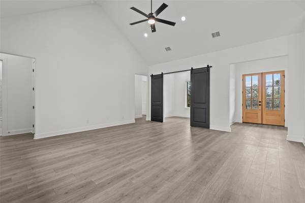 5090 FM 672, Dale, TX 78616